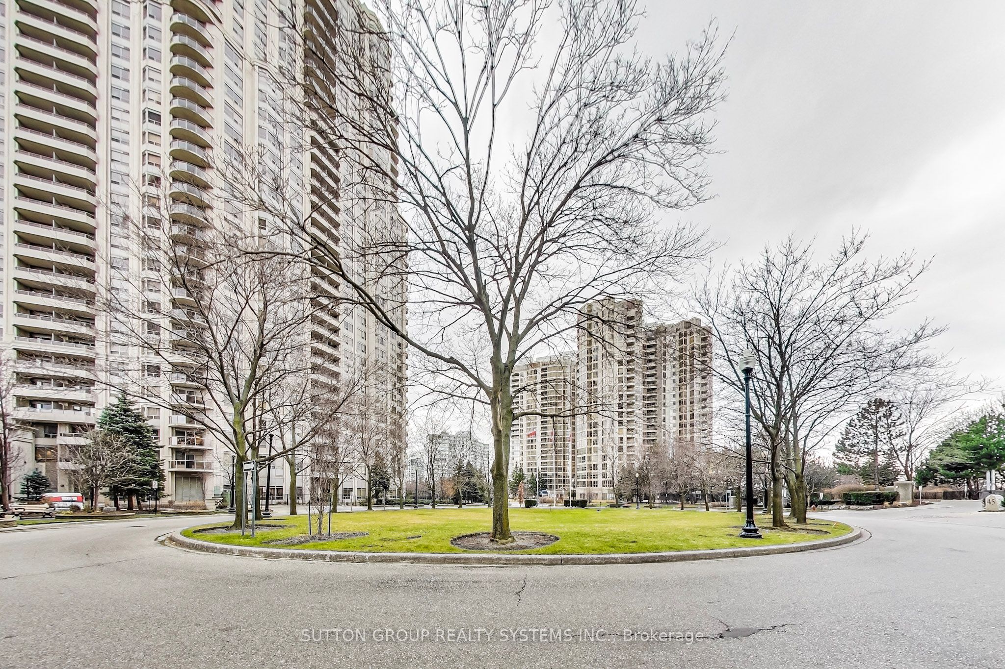 45 Kingsbridge Garden Circle N 3307