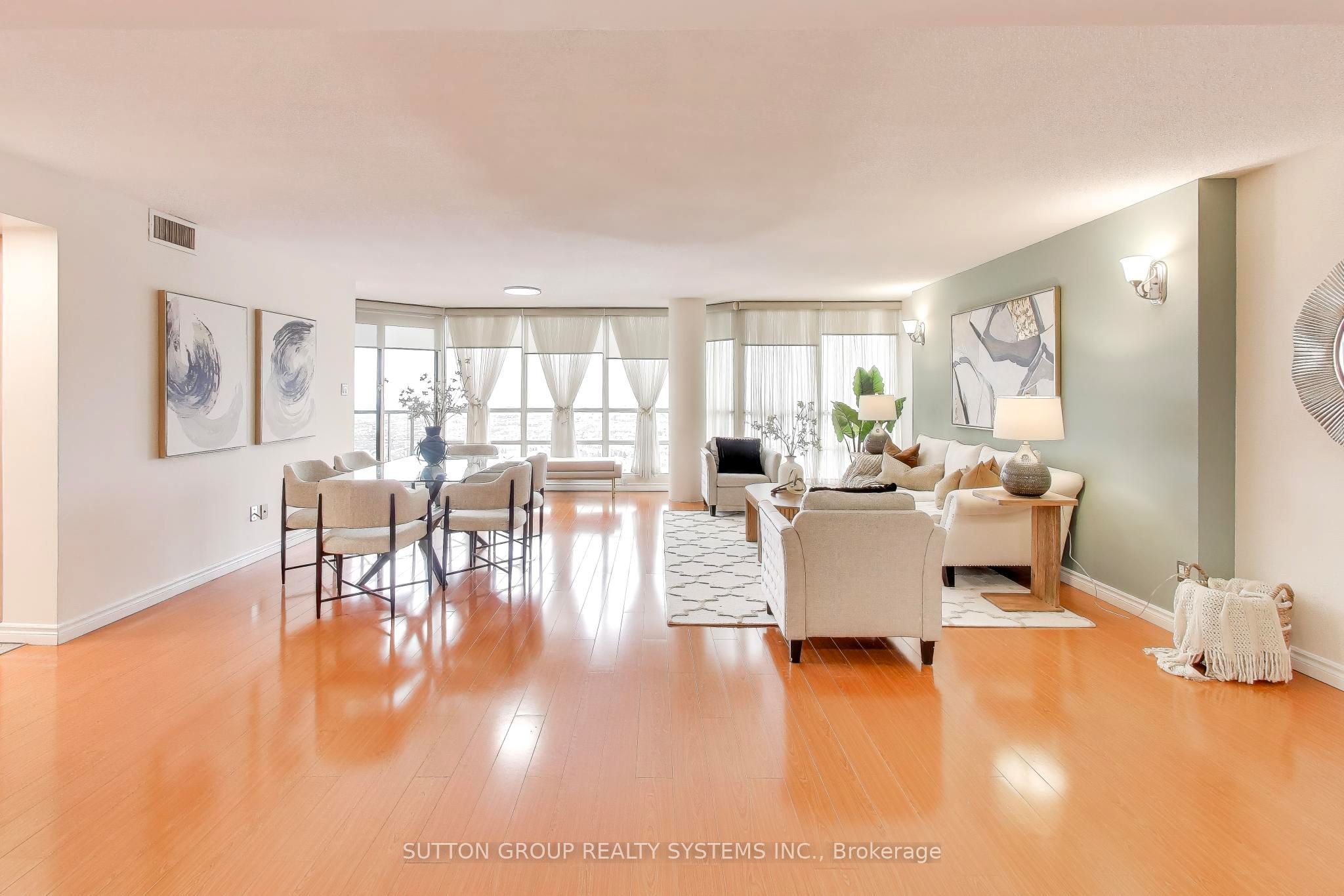 45 Kingsbridge Garden Circle N 3307