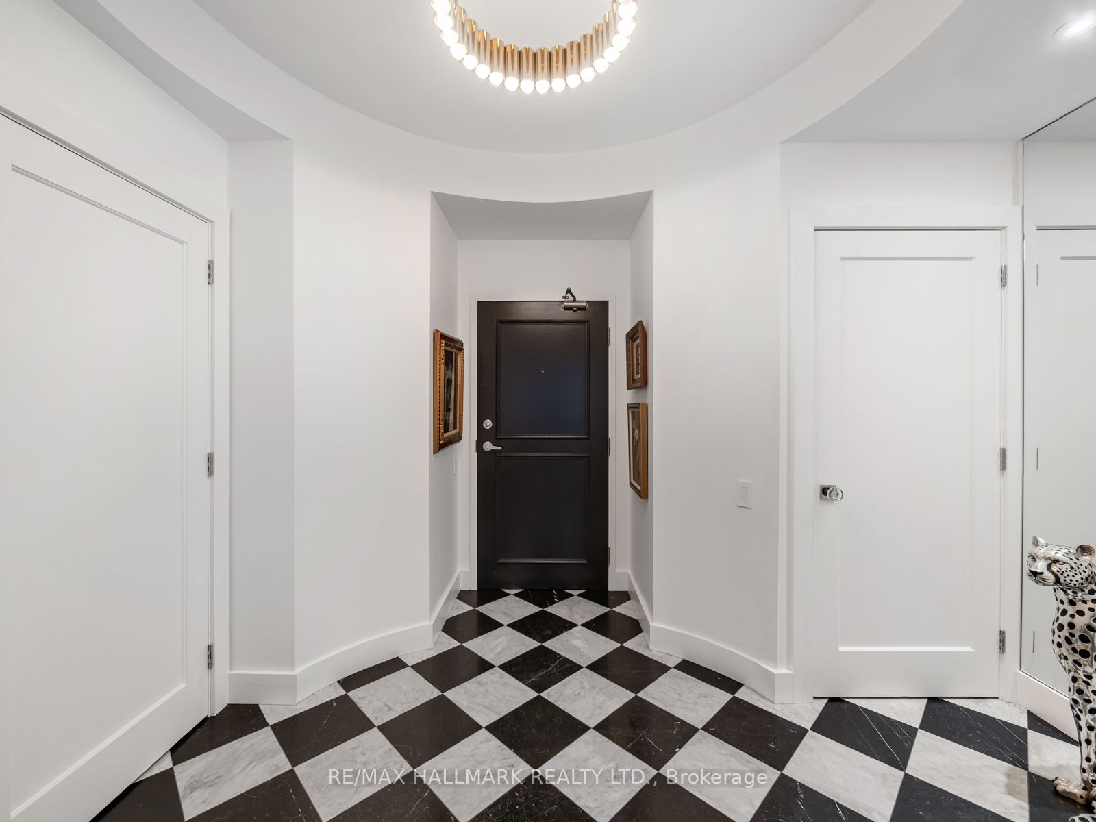 20 Scrivener Square 716