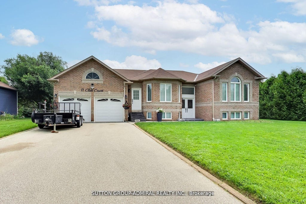 Photo of 11 Club Court, Wasaga Beach, ON L9Z 1J8 (MLS # S13682604)