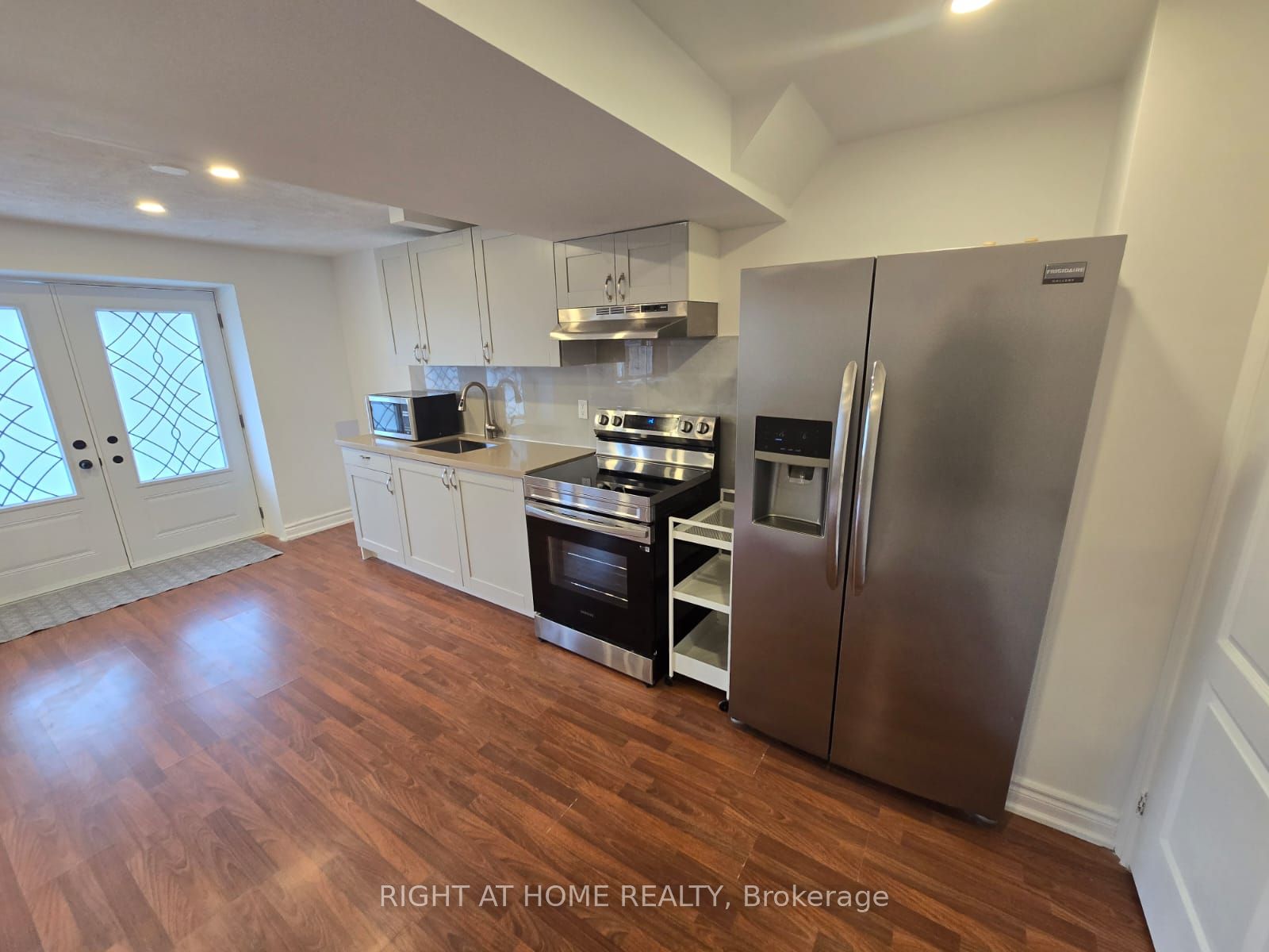 1258 Duignan Crescent