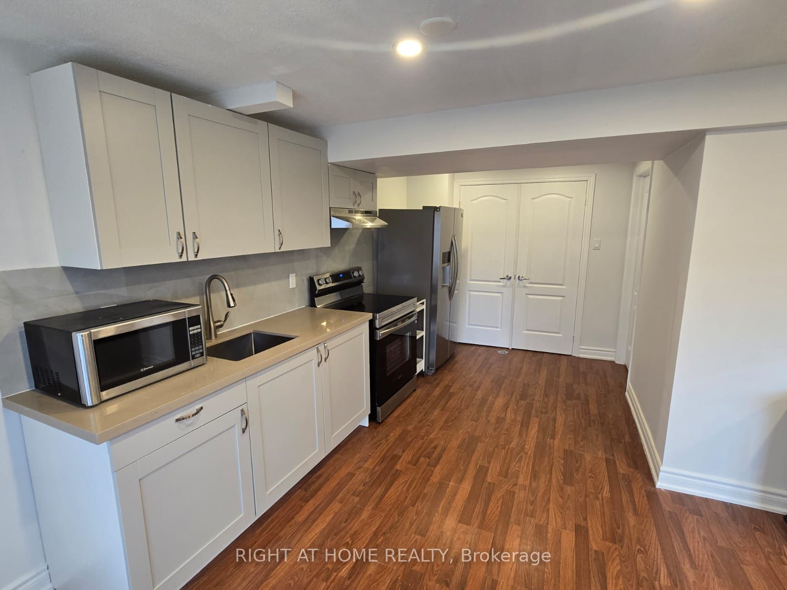 1258 Duignan Crescent