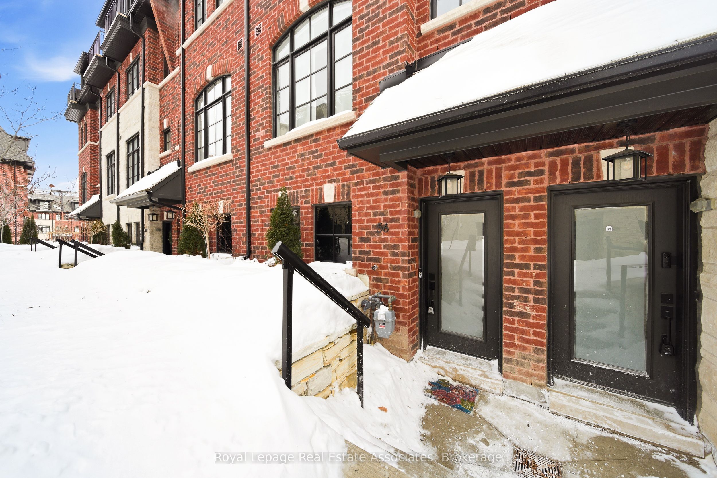 30 Lunar Crescent 56