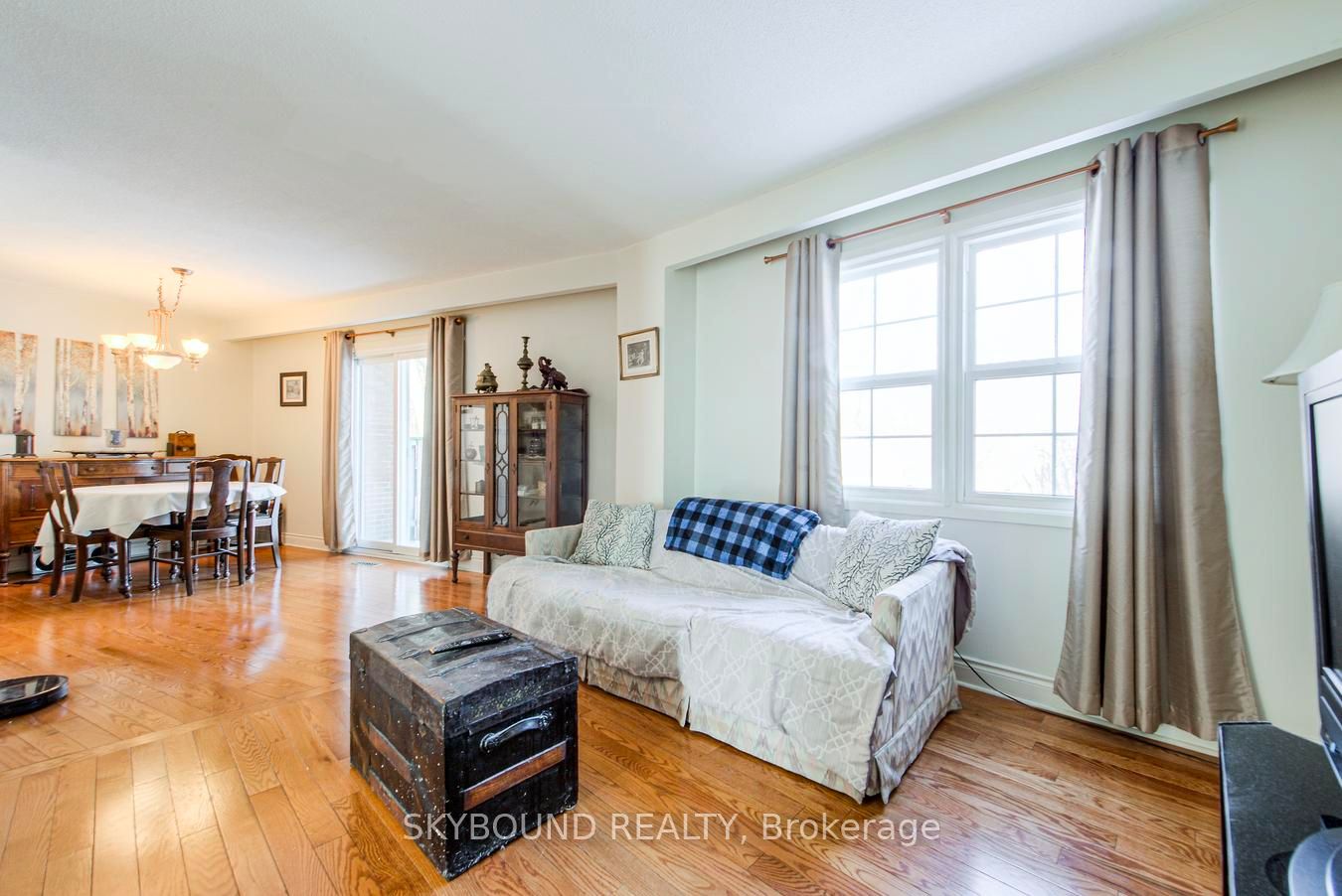 2120 Rathburn Road E 13