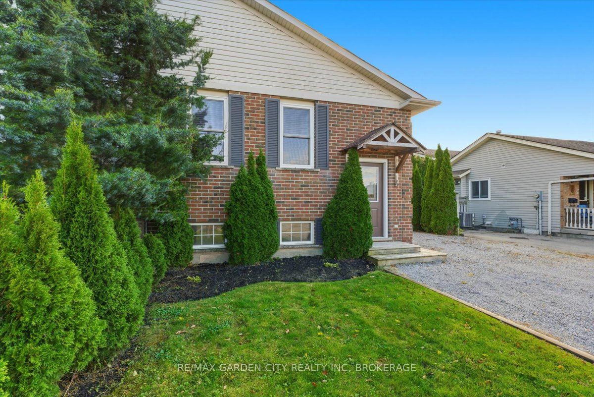 4 FOX TRAIL Drive