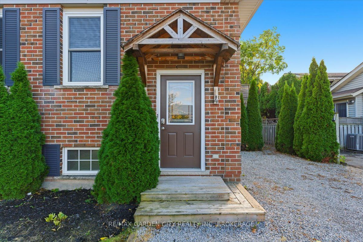 4 FOX TRAIL Drive