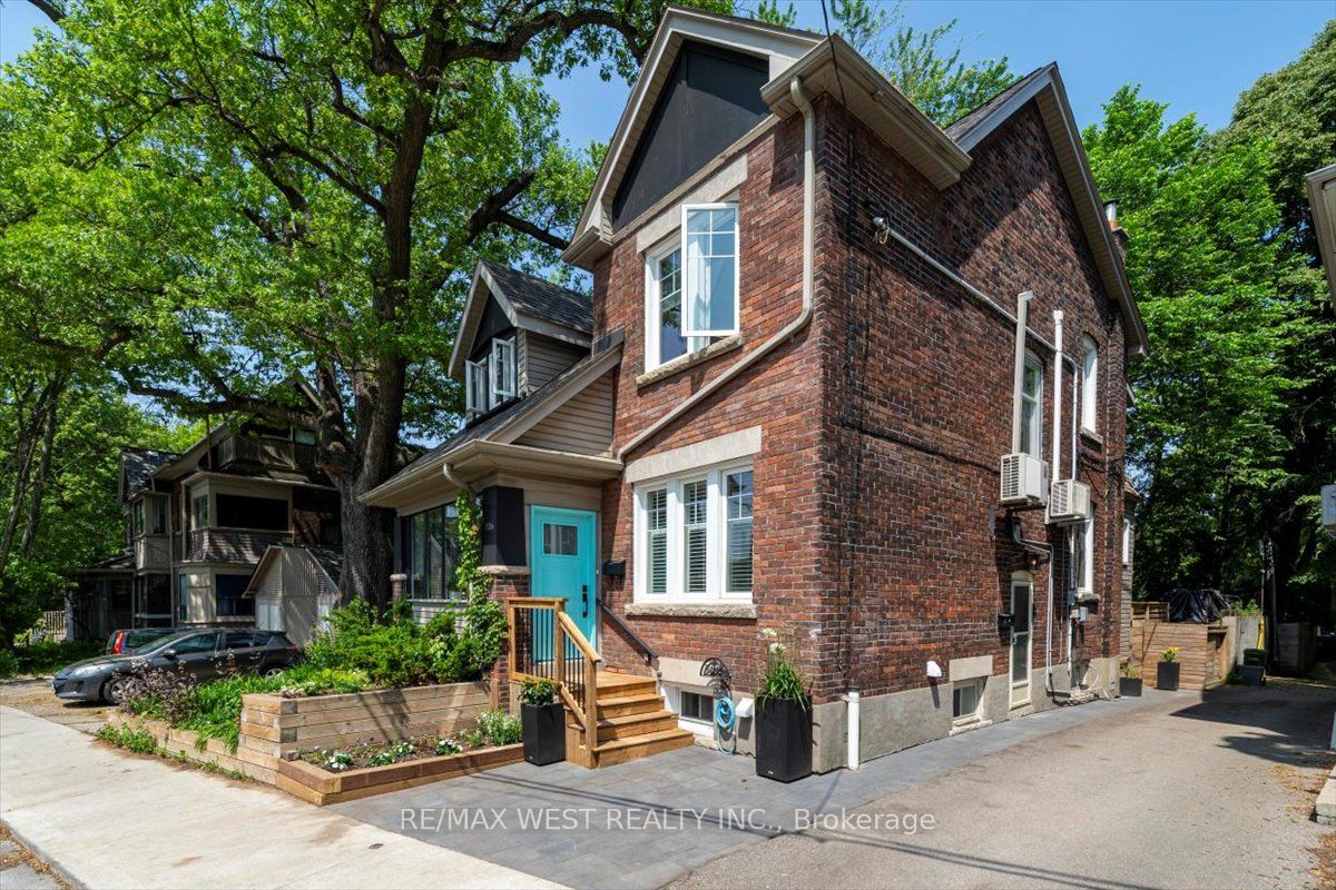 206 Howard Park Avenue