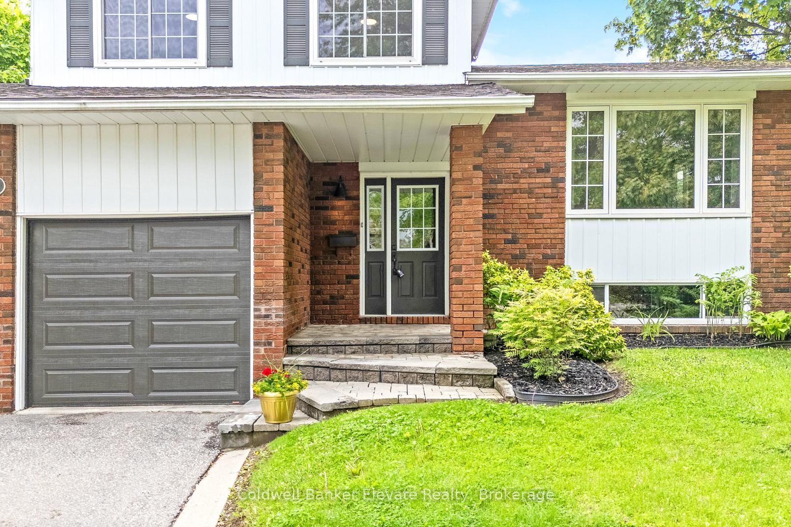 11 Hillside Drive