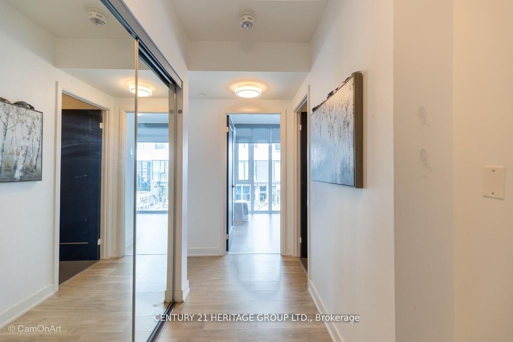 Photo of 27 Bathurst Street #1001, Toronto, ON M5V 0R1 (MLS # C12479342)