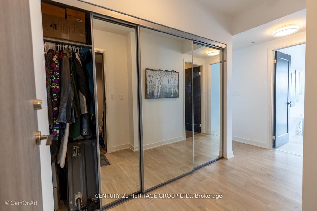 Photo of 27 Bathurst Street #1001, Toronto, ON M5V 0R1 (MLS # C12479342)