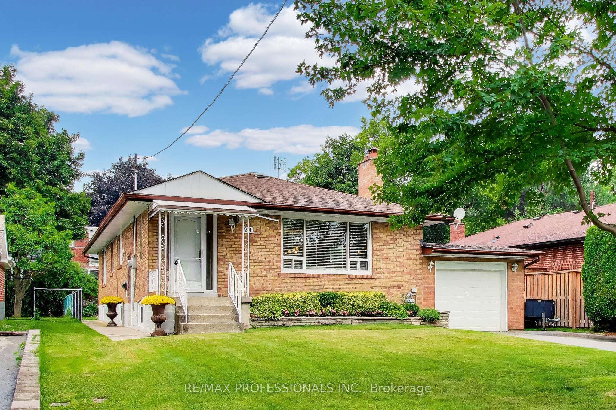 24 Beaverbrook Avenue