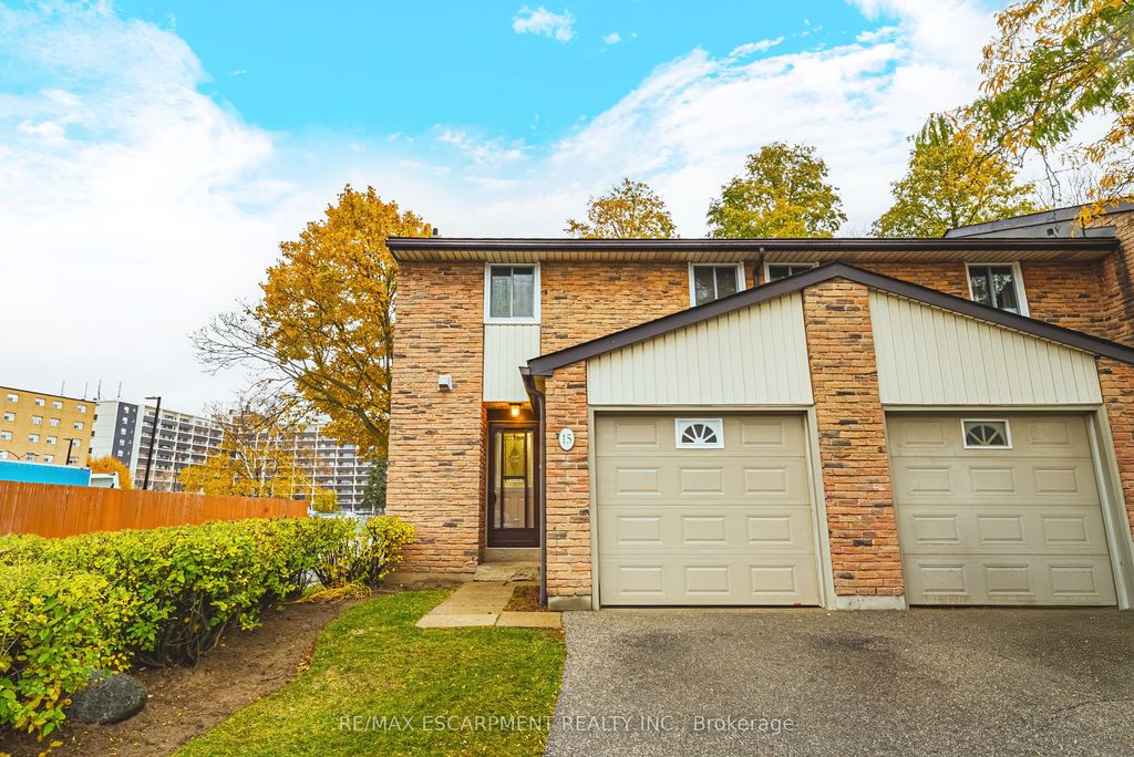 Photo of 660 Oxford Road #15, Burlington, ON L7N 3M1 (MLS # W12521026)