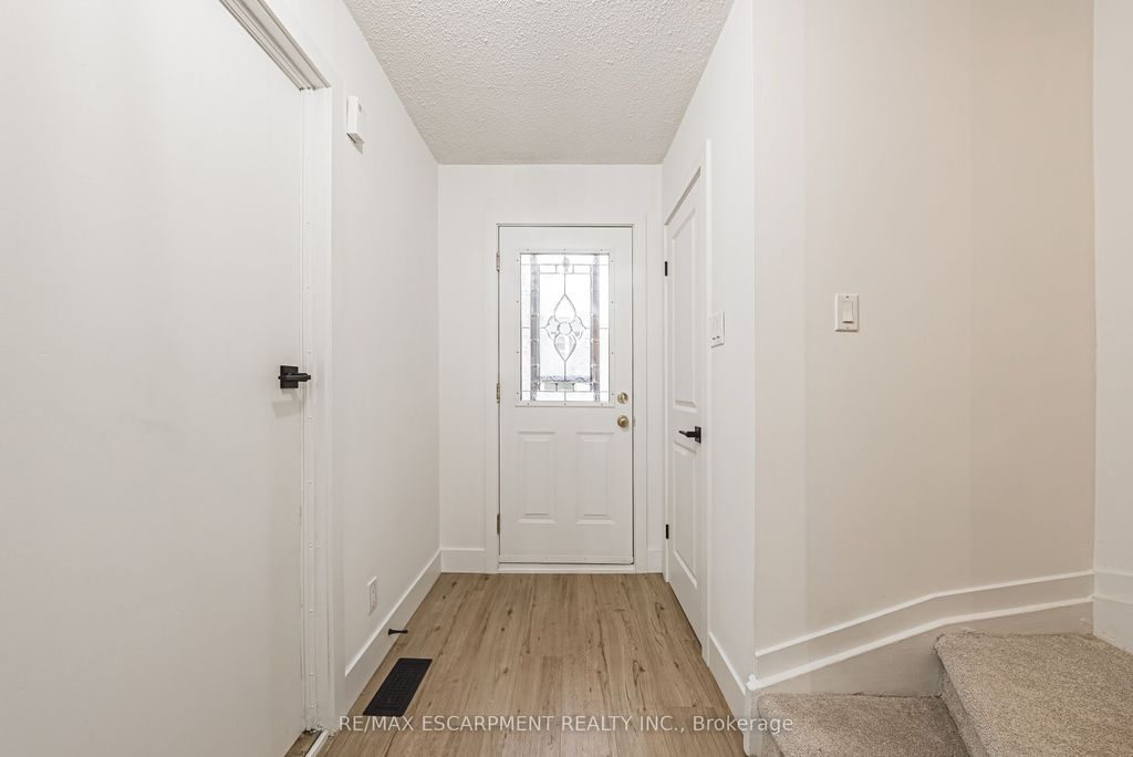 Photo of 660 Oxford Road #15, Burlington, ON L7N 3M1 (MLS # W12521026)