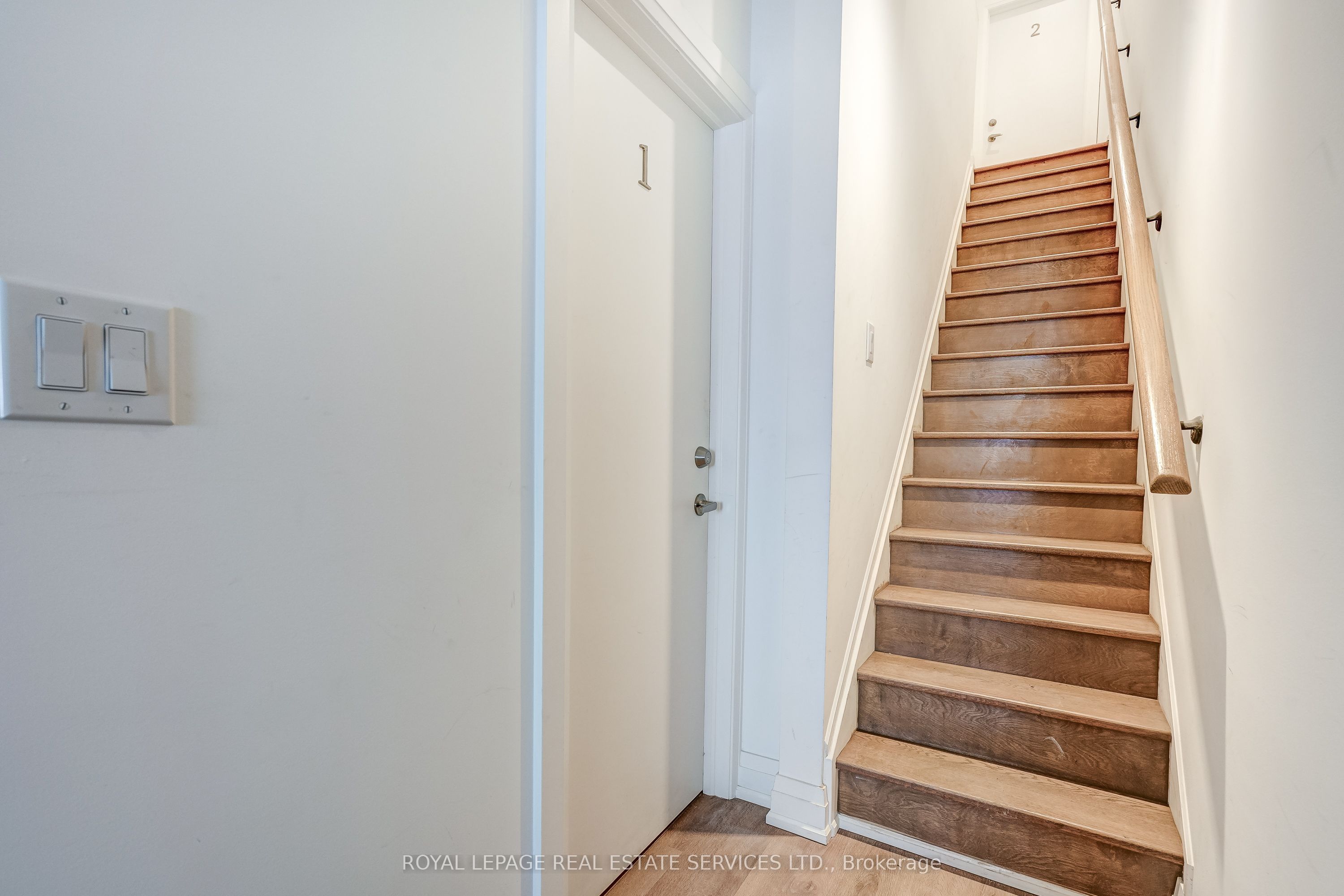 1084 College Street 1