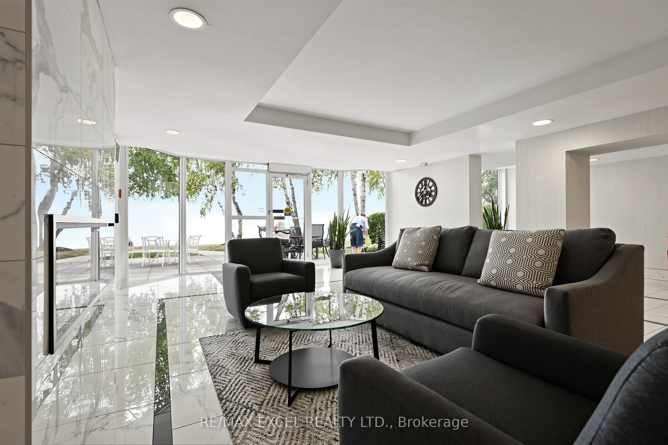 5280 Lakeshore Road 607