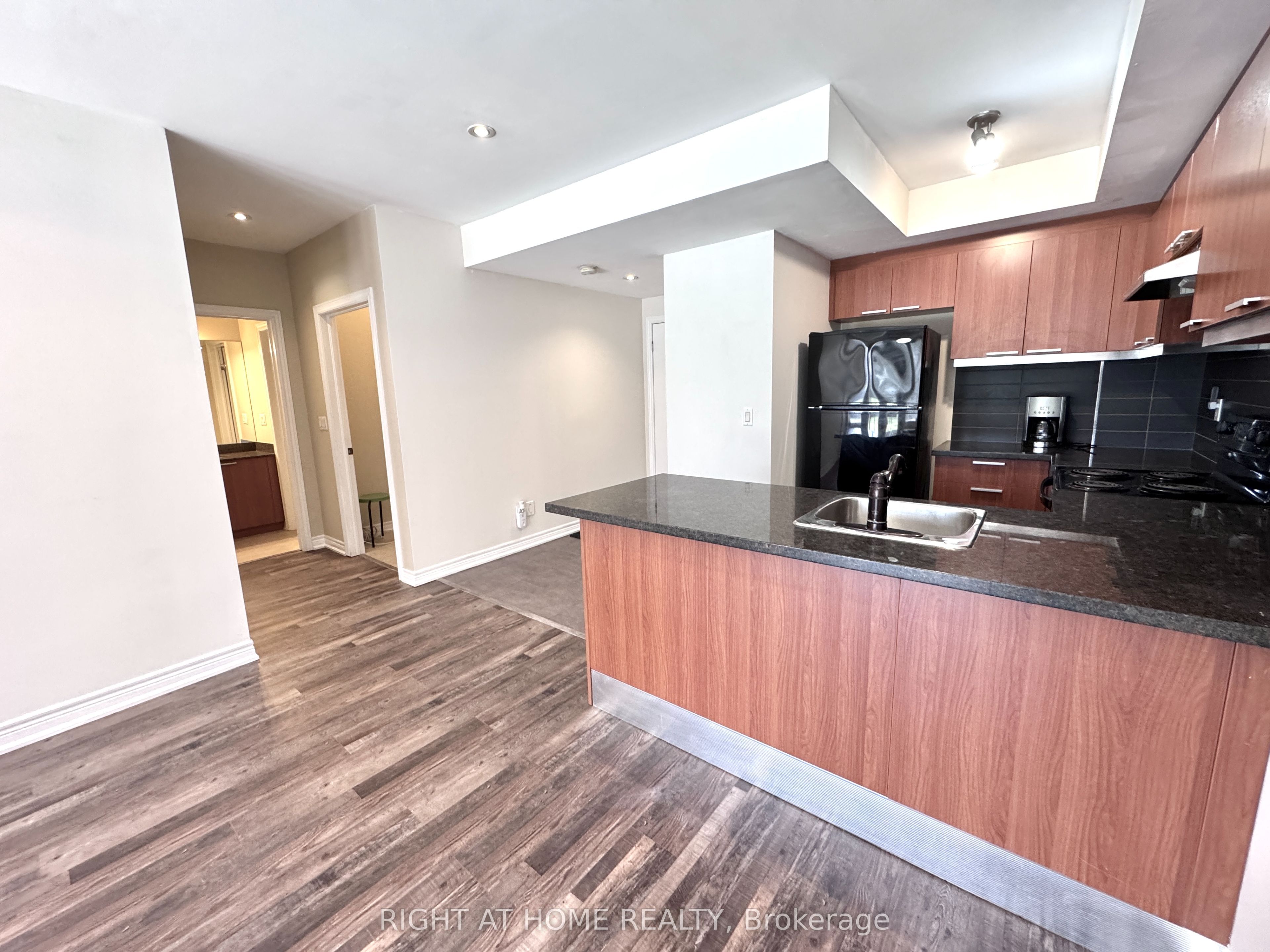 327 Carrville Road S One bedroom Suite