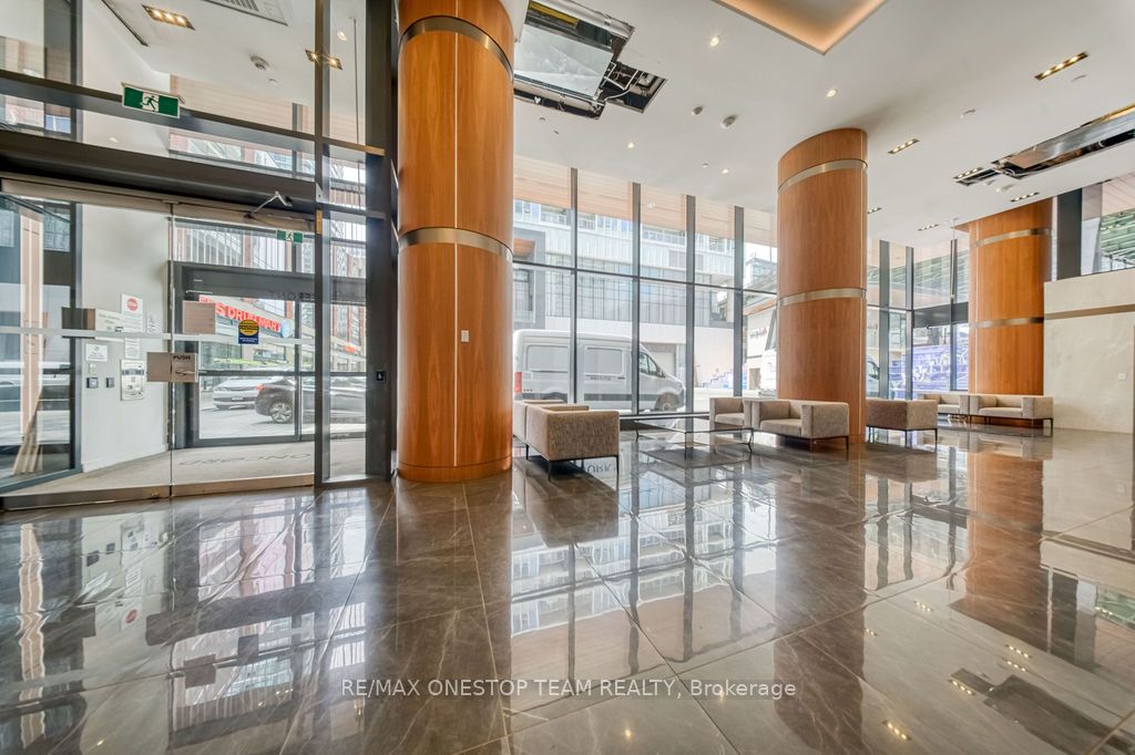 17 Bathurst Street 1510