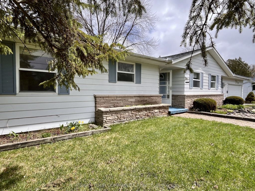 Photo of 37A Canal Street, Georgina, ON L4P 1K6 (MLS # N13017944)