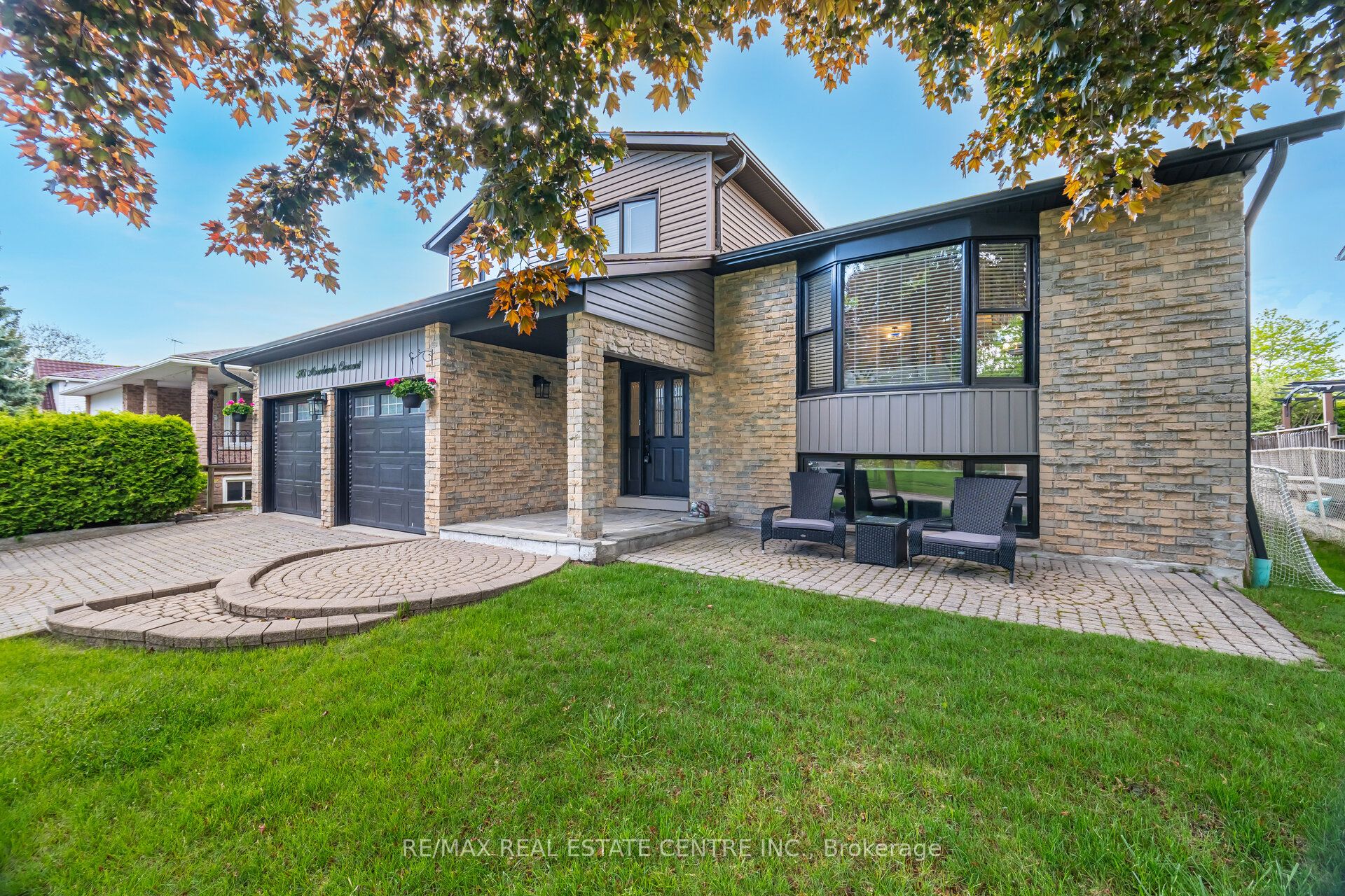 583 Moorelands Crescent