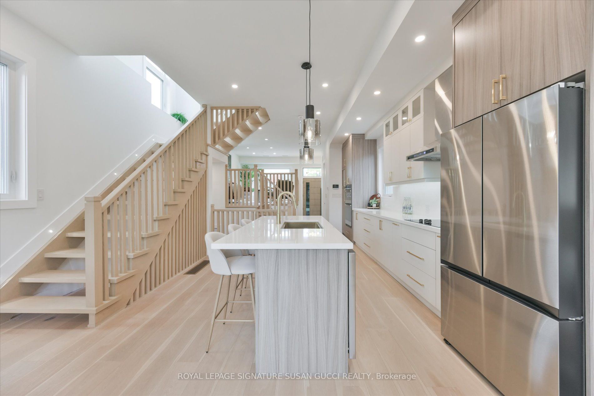 223 Queensdale Avenue