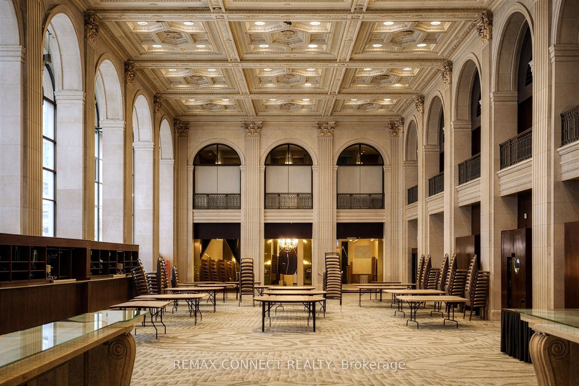 1 King Street W 1702