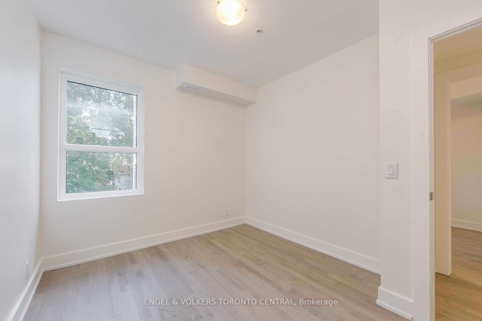 1555 Bloor Street W 1