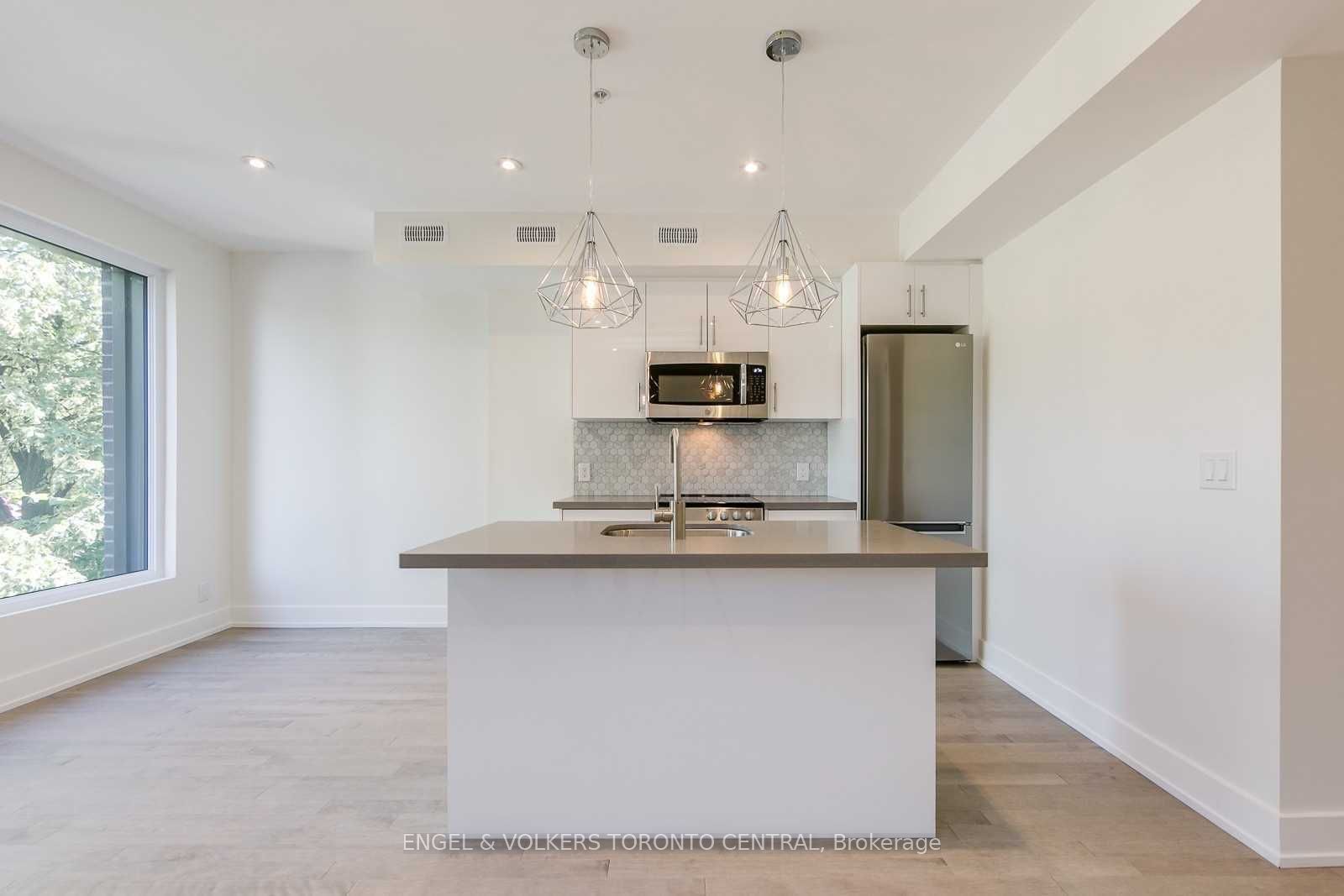 1555 Bloor Street W 1