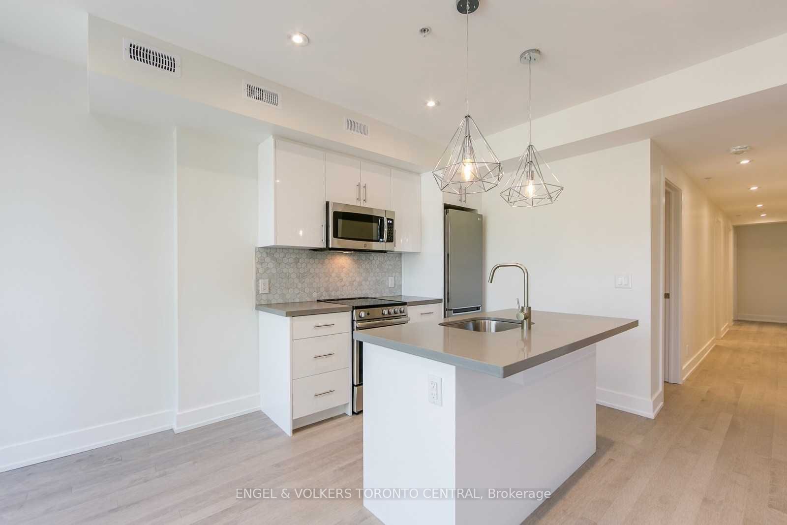 1555 Bloor Street W 1