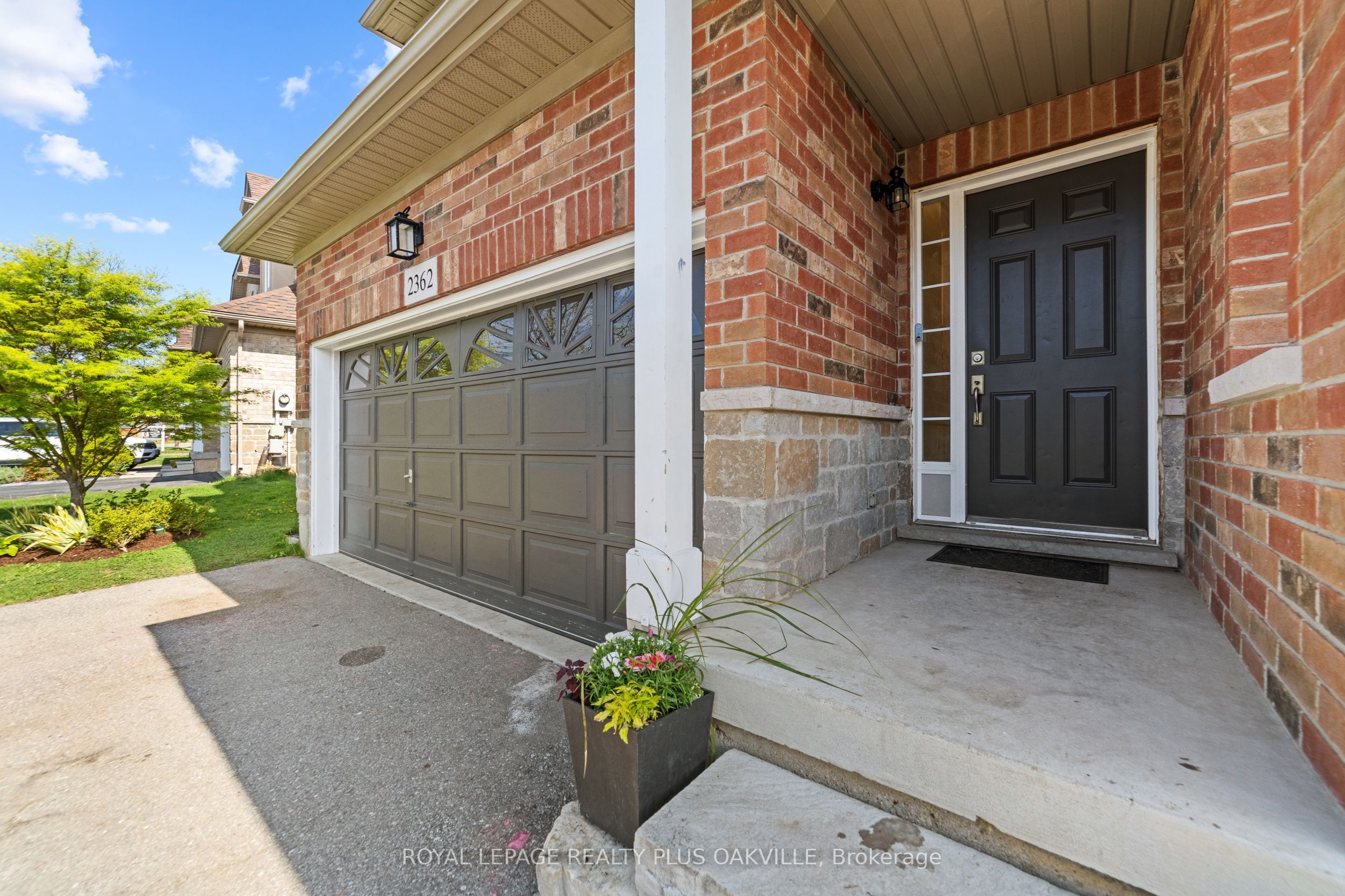 2362 Stone Glen Crescent