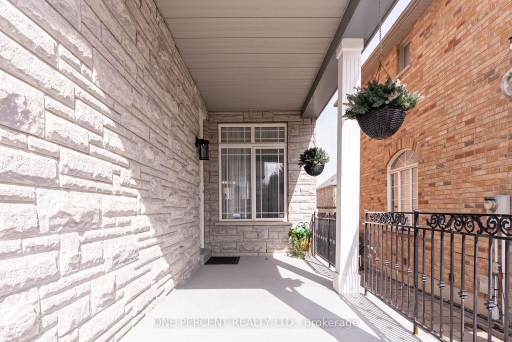 Photo of 4 Copperstone Crescent, Richmond Hill, ON L4S 2C4 (MLS # N12994194)