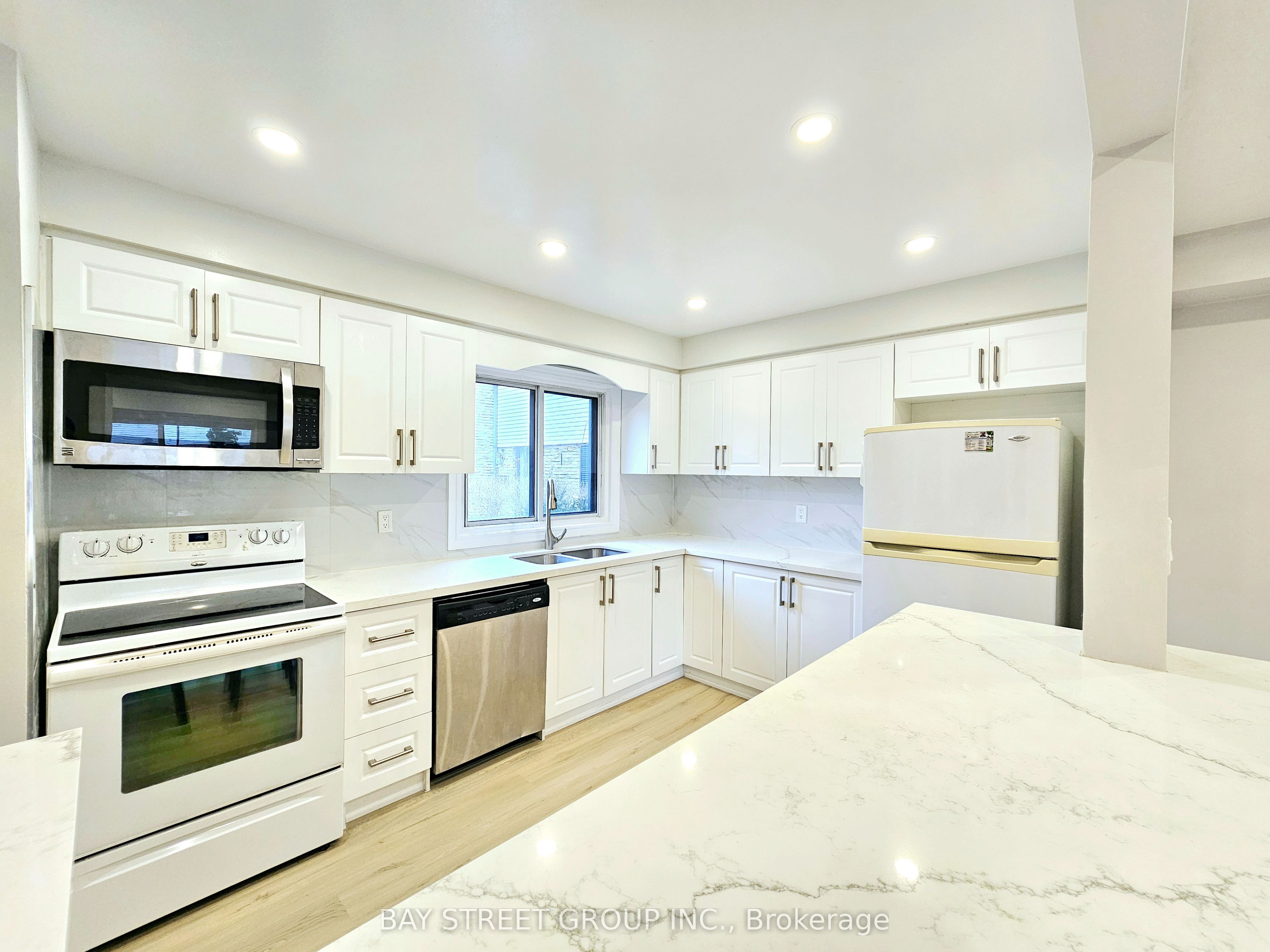 2779 Gananoque Drive 4