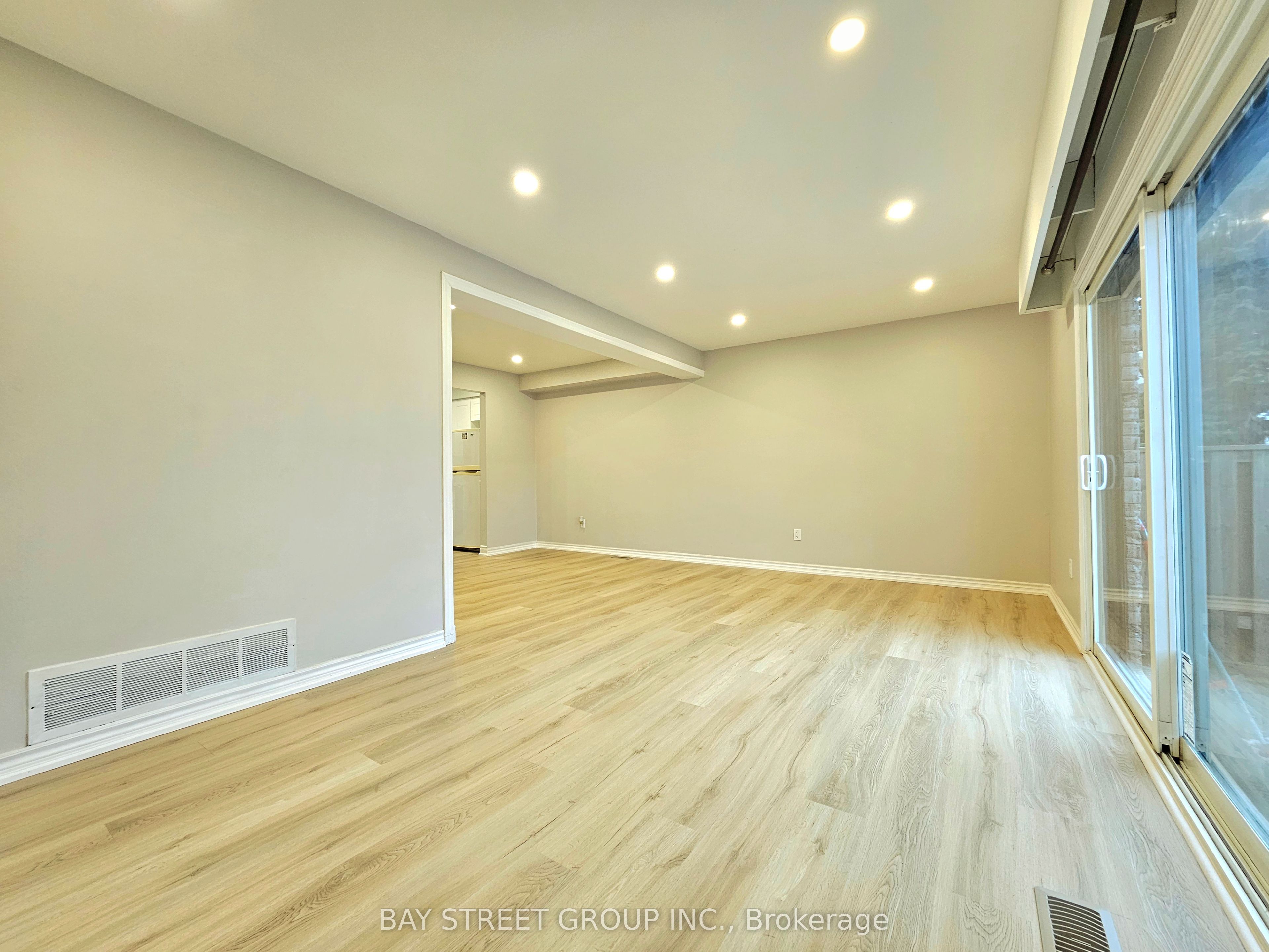 2779 Gananoque Drive 4