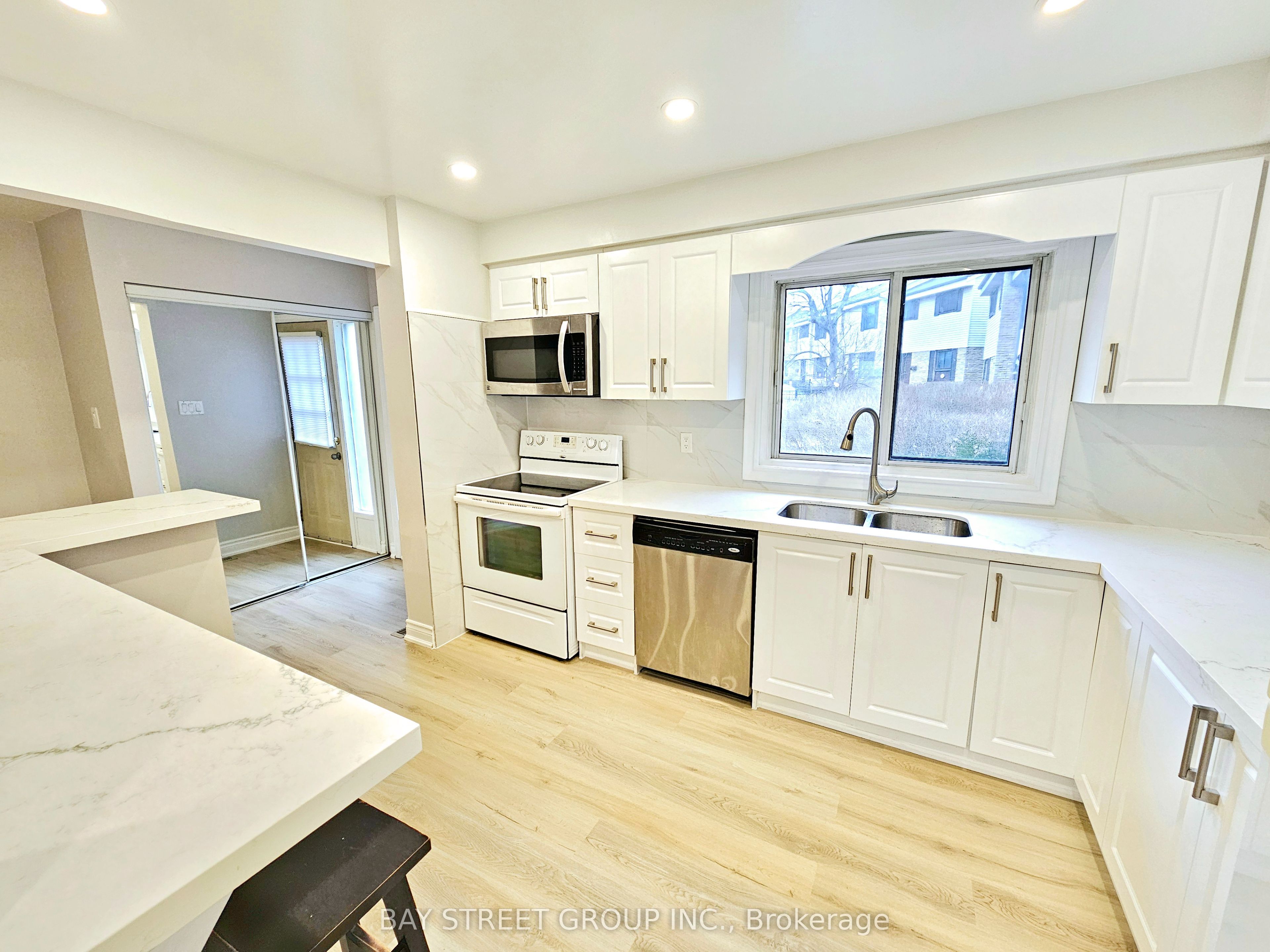2779 Gananoque Drive 4