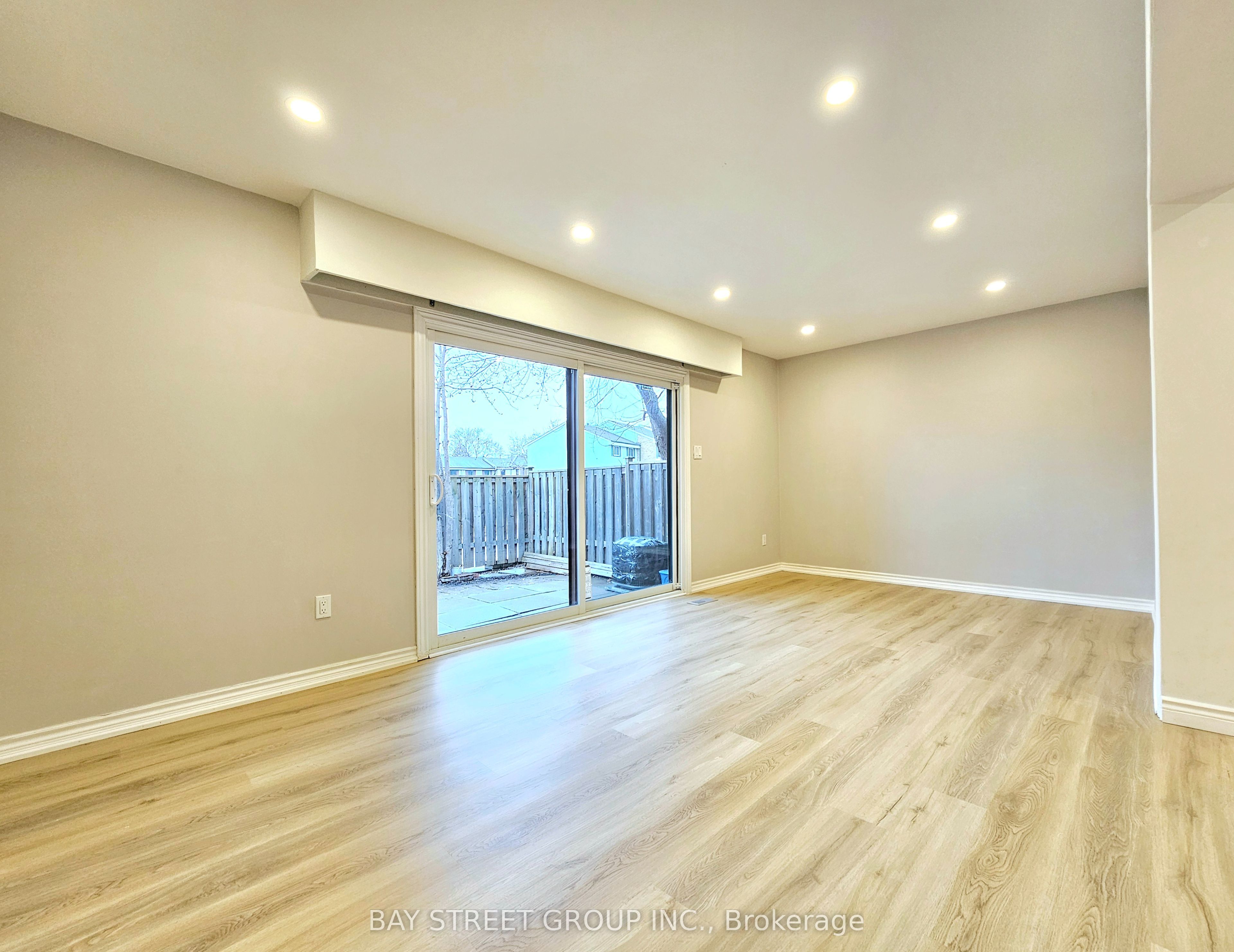 2779 Gananoque Drive 4