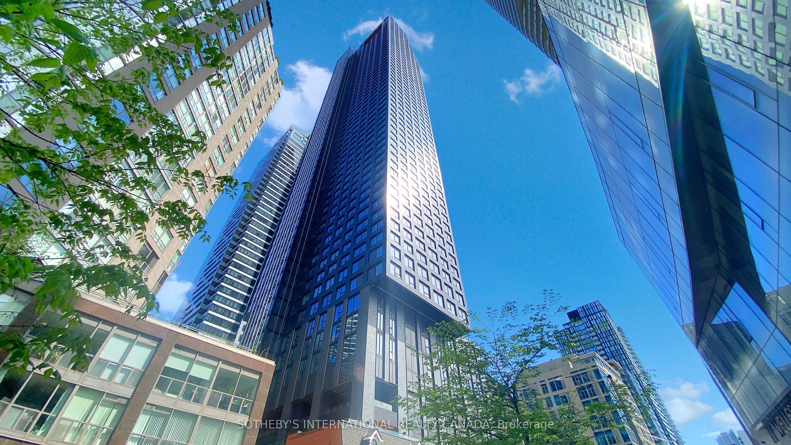 8 Wellesley Street W 707