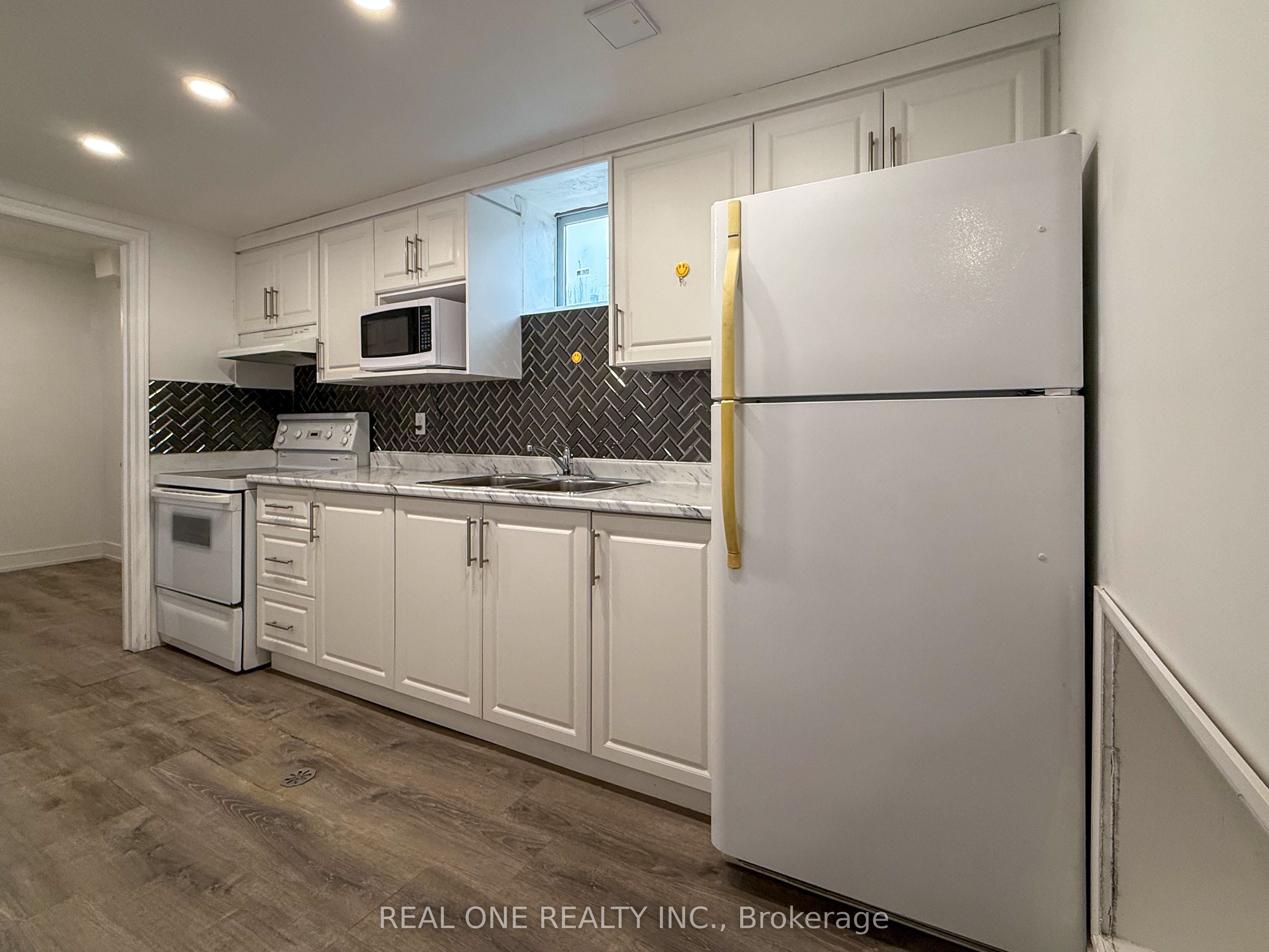 3421 Ellengale Drive W Lower Unit