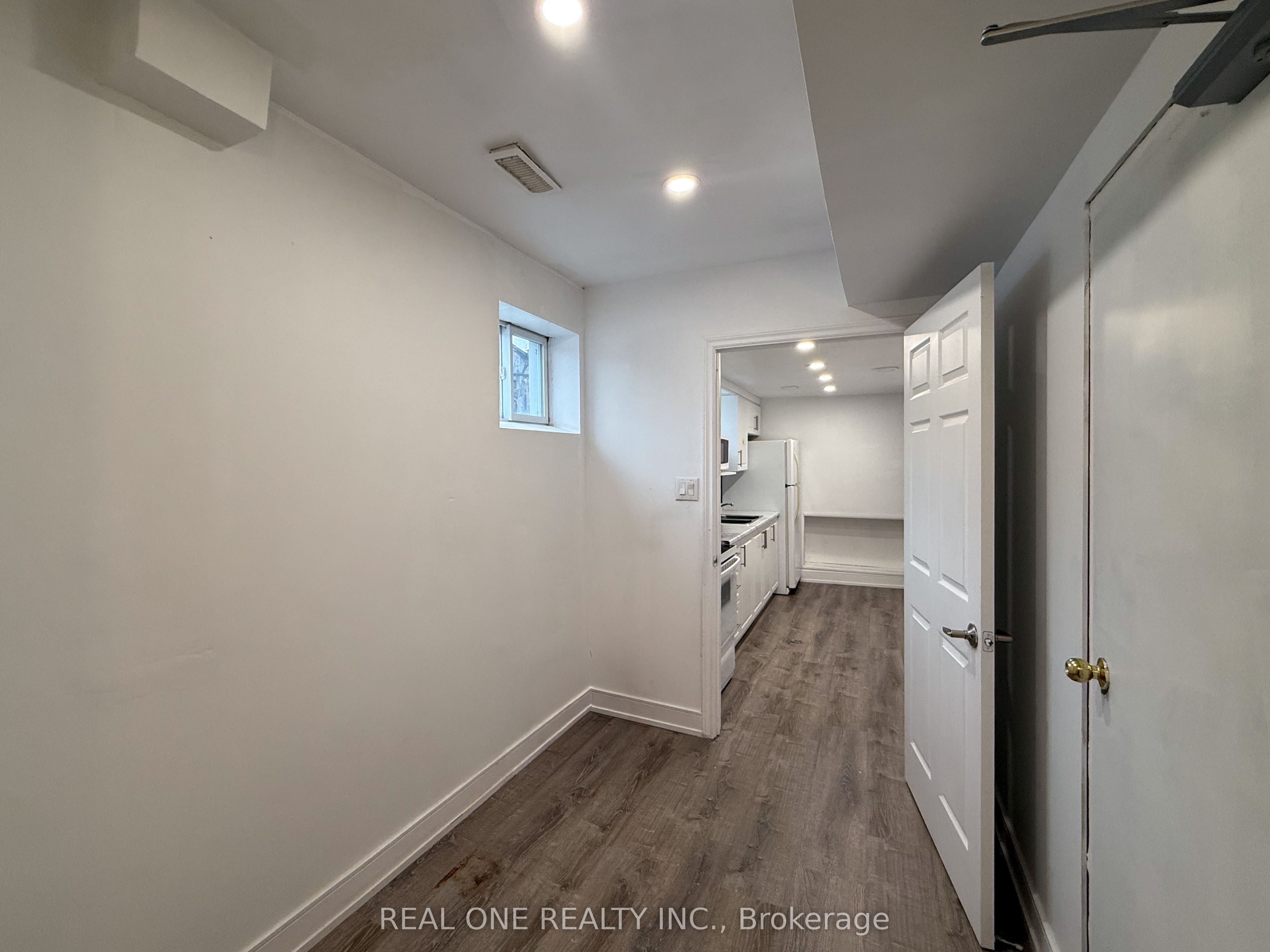 3421 Ellengale Drive W Lower Unit