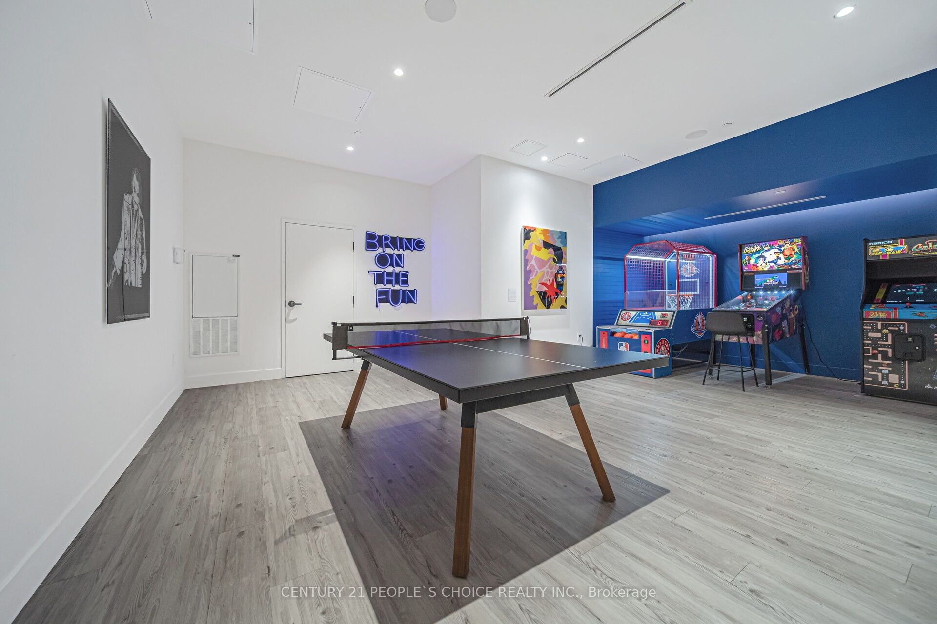 35 Tubman Avenue 323