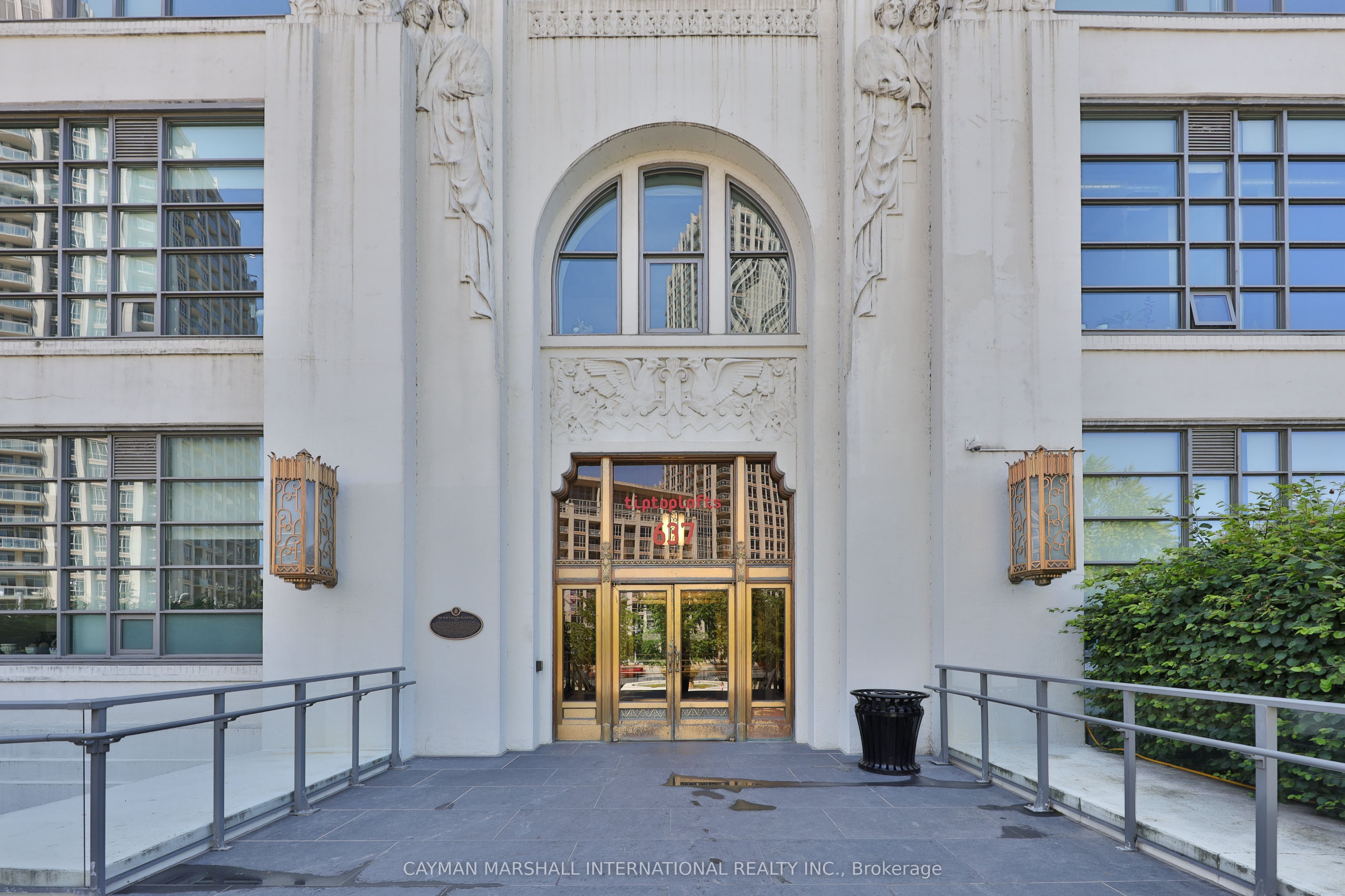 637 Lake Shore Boulevard W 627