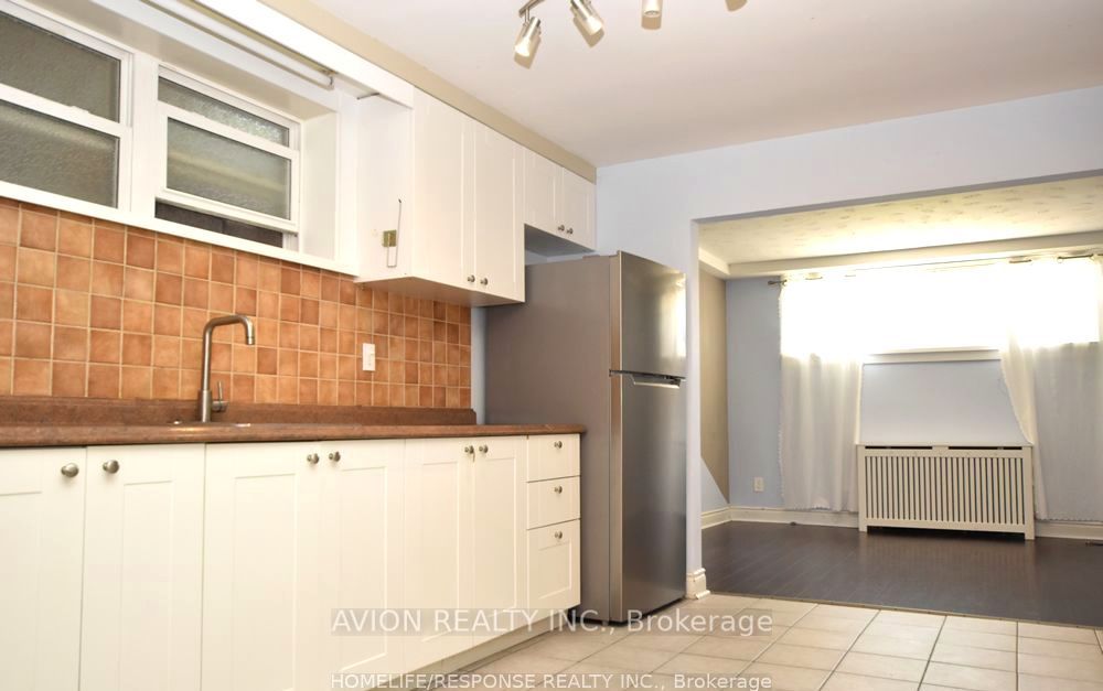 42 EMERALD Crescent 1