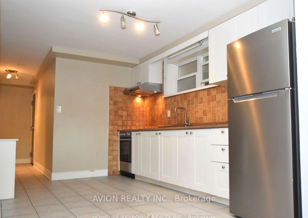 42 EMERALD Crescent 1