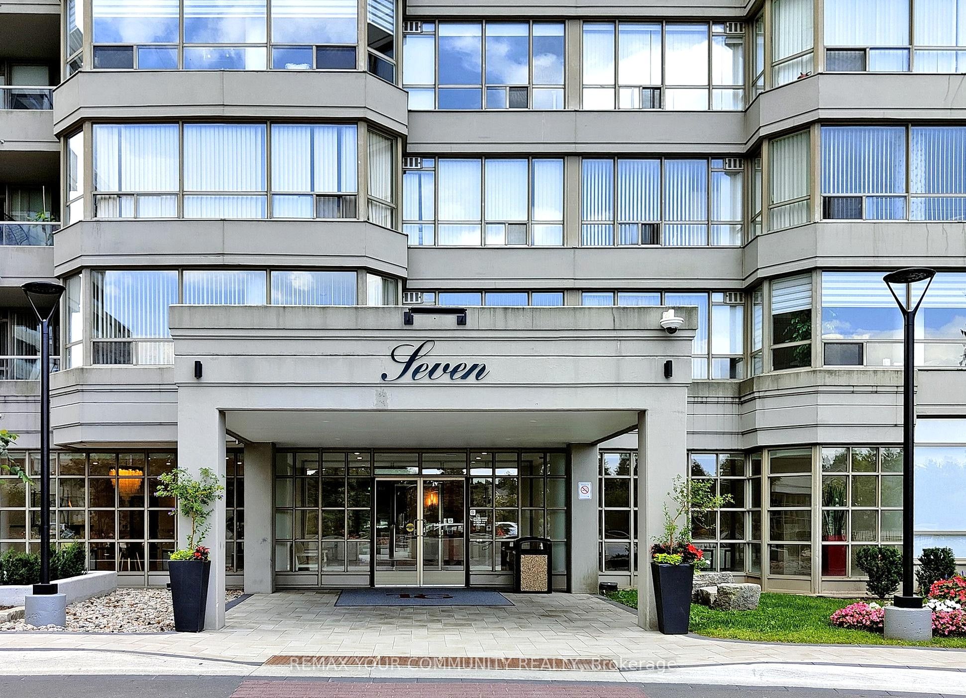 7 Townsgate Drive 514