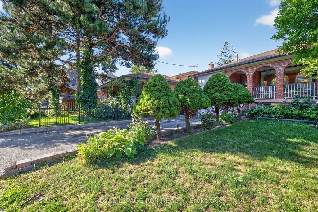 Photo of 8 Cross Street, Toronto, ON M9N 2B9 (MLS # W12452906)
