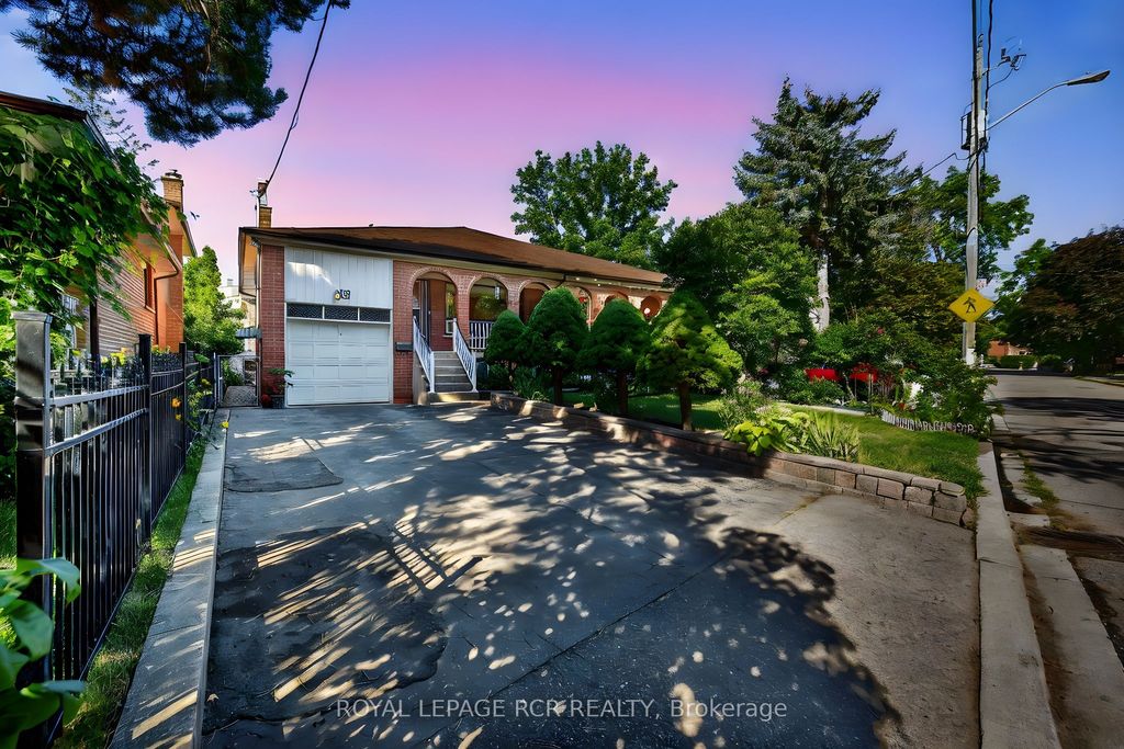 Photo of 8 Cross Street, Toronto, ON M9N 2B9 (MLS # W12452906)