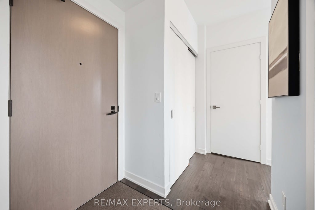 Photo of 223 St Clair Avenue W #1007, Toronto, ON M4V 0A5 (MLS # C13493196)