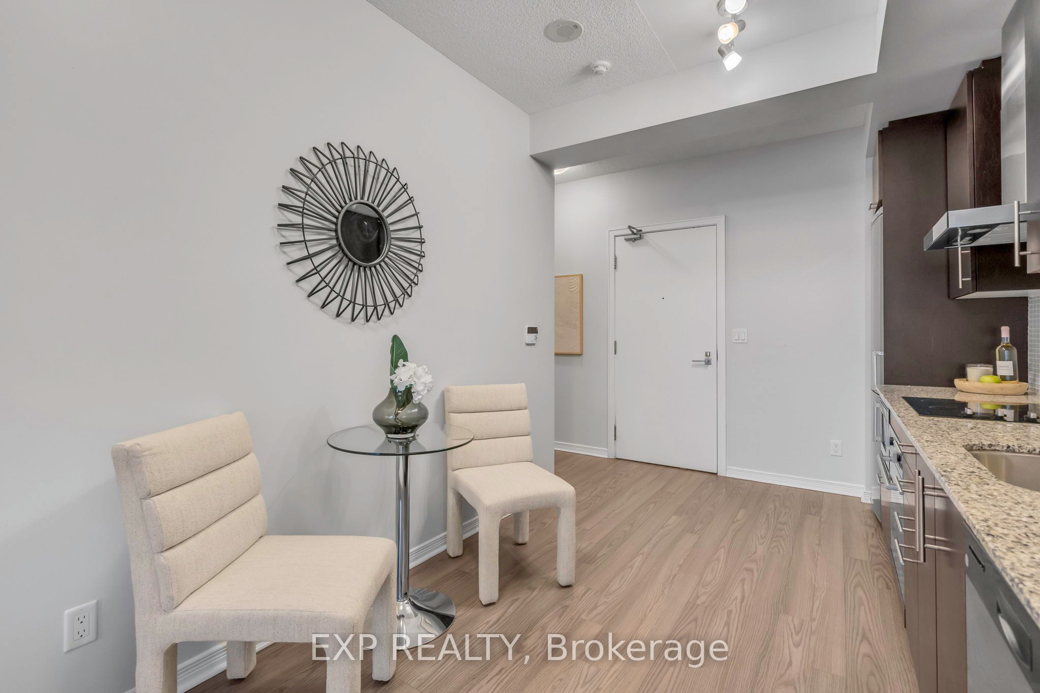 352 Front Street W 2021