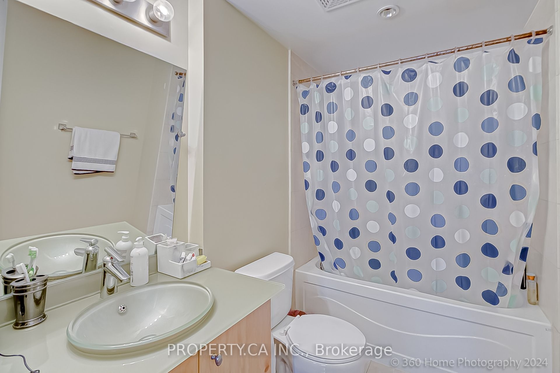 8 Scollard Street 702