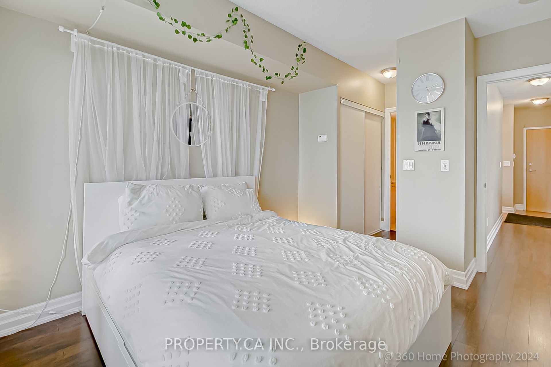 8 Scollard Street 702