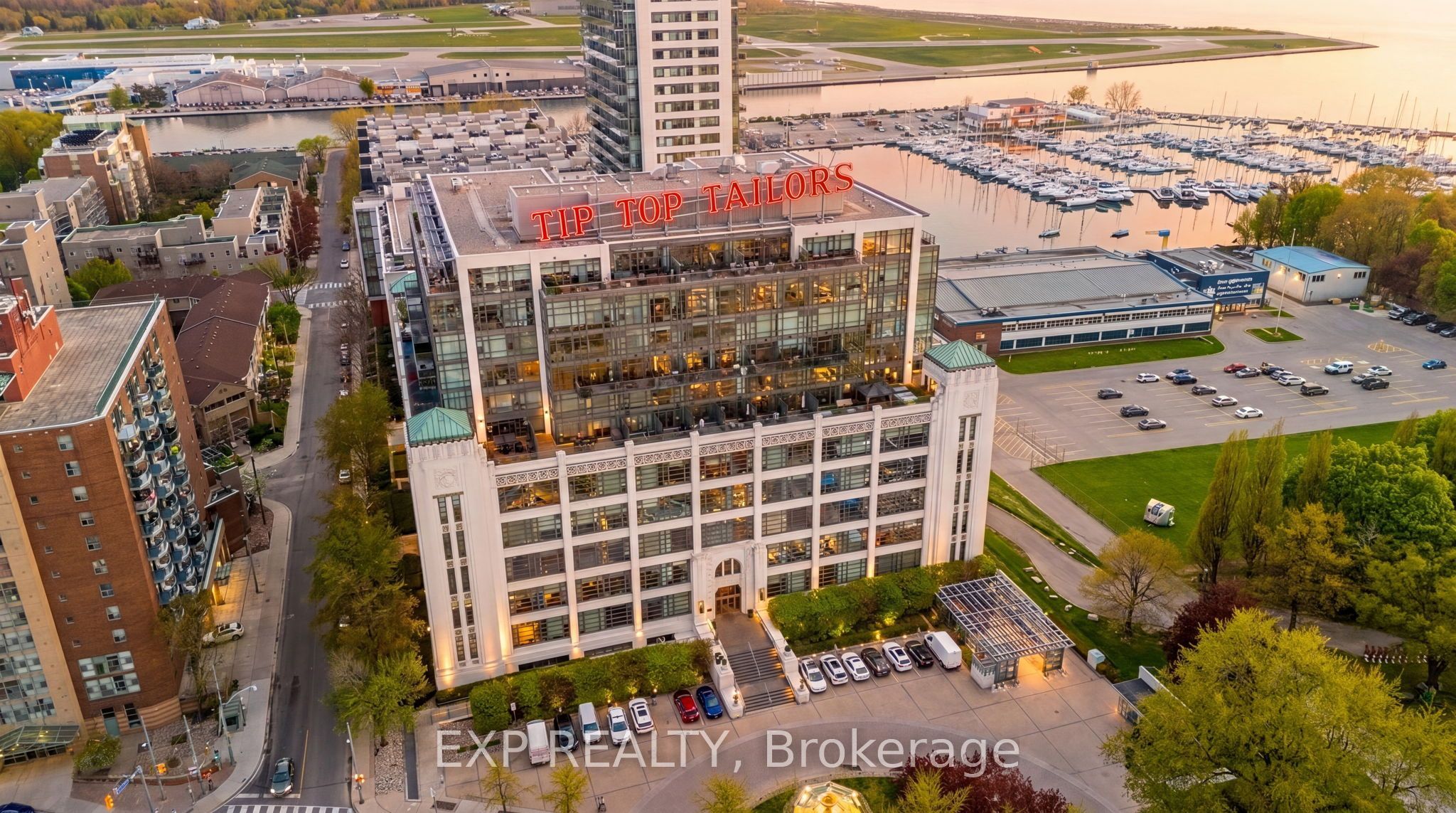 637 Lake Shore Boulevard W 301
