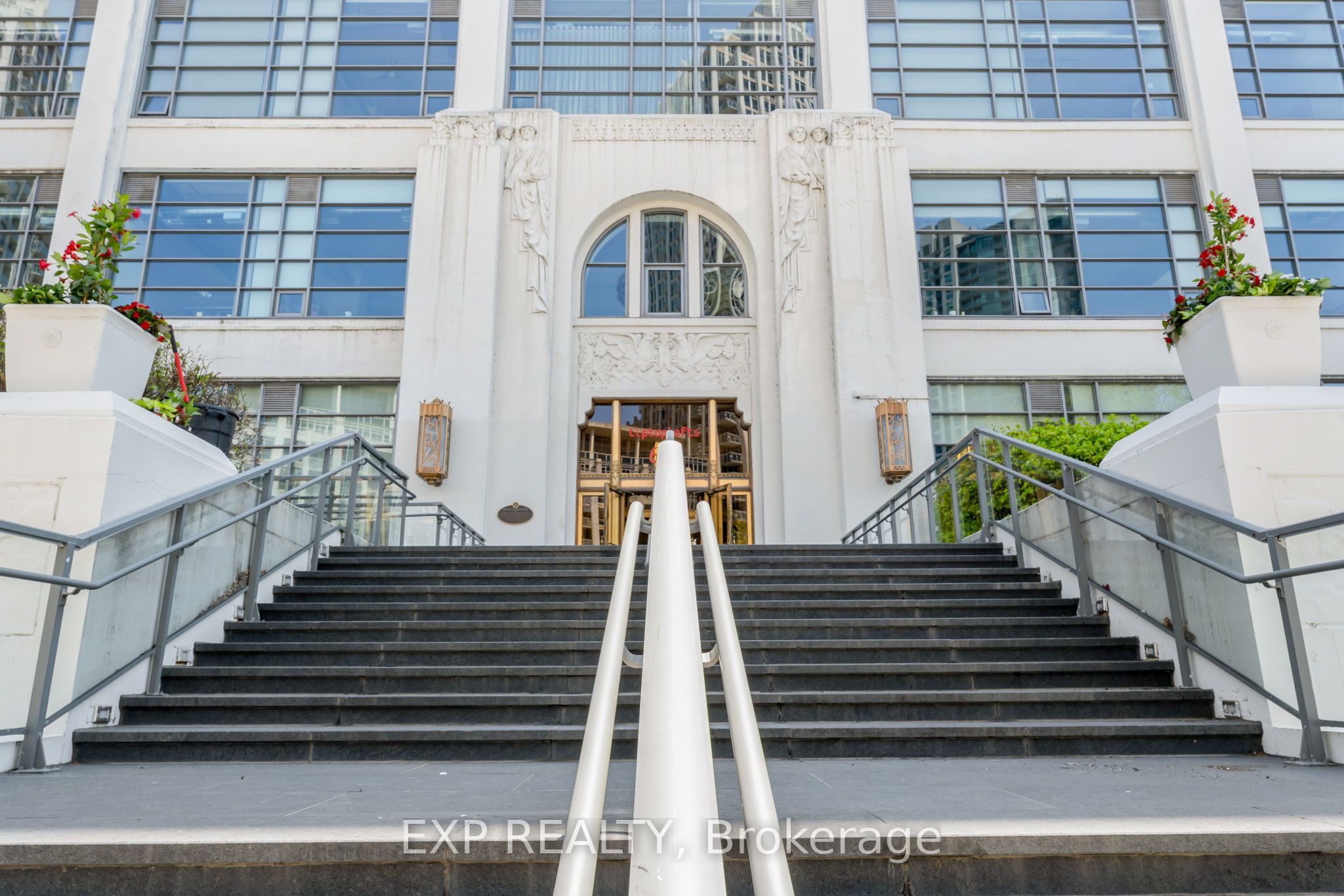 637 Lake Shore Boulevard W 301